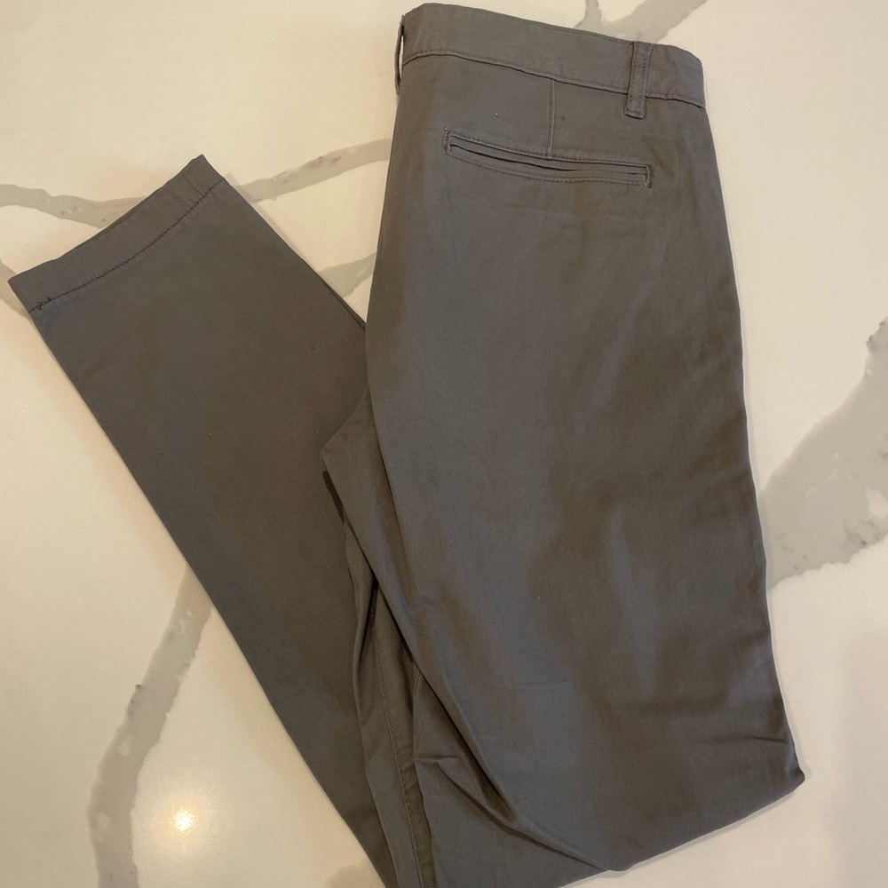 Men’s Gray Chinos NWT